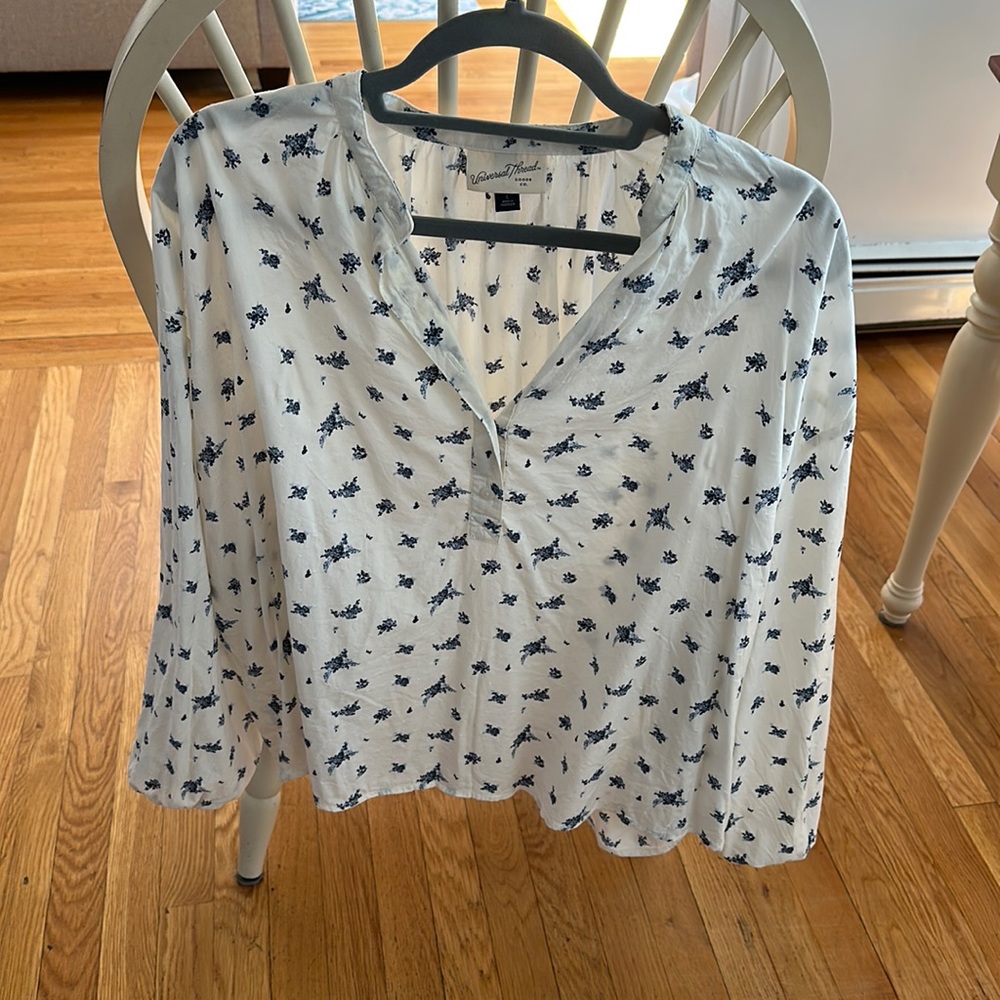 Universal thread floral blouse
